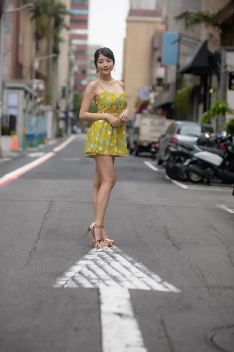 [街拍丝足] NO.090 湘芹 性感短裙 高跟美腿外拍 #街拍丝足、美足#[64P]-027