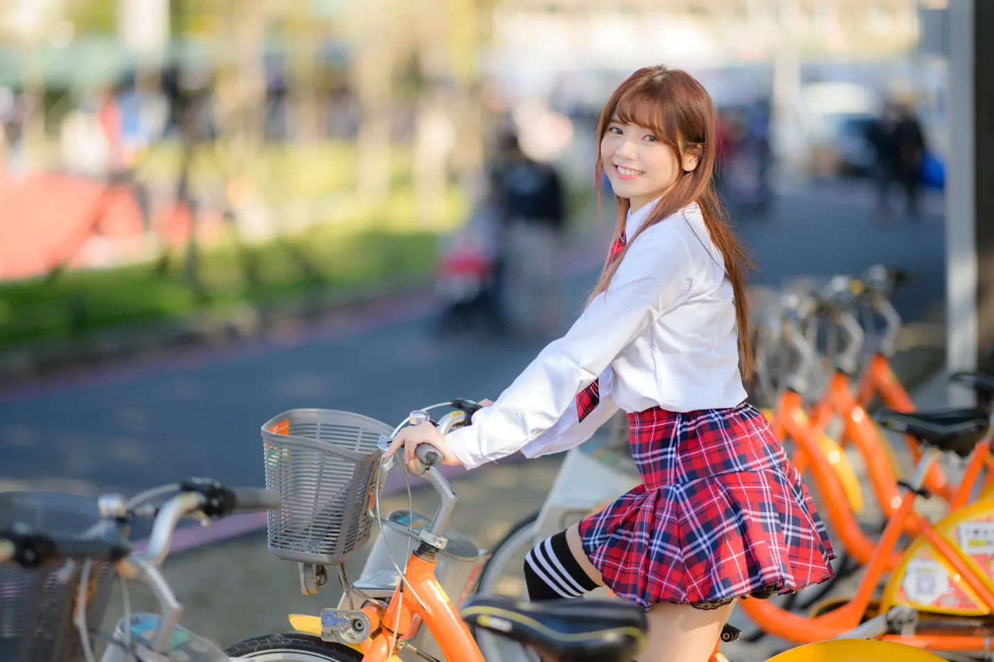 [街拍丝足] NO.233 学生制服高跟 #街拍丝足、美足#[157P]-034