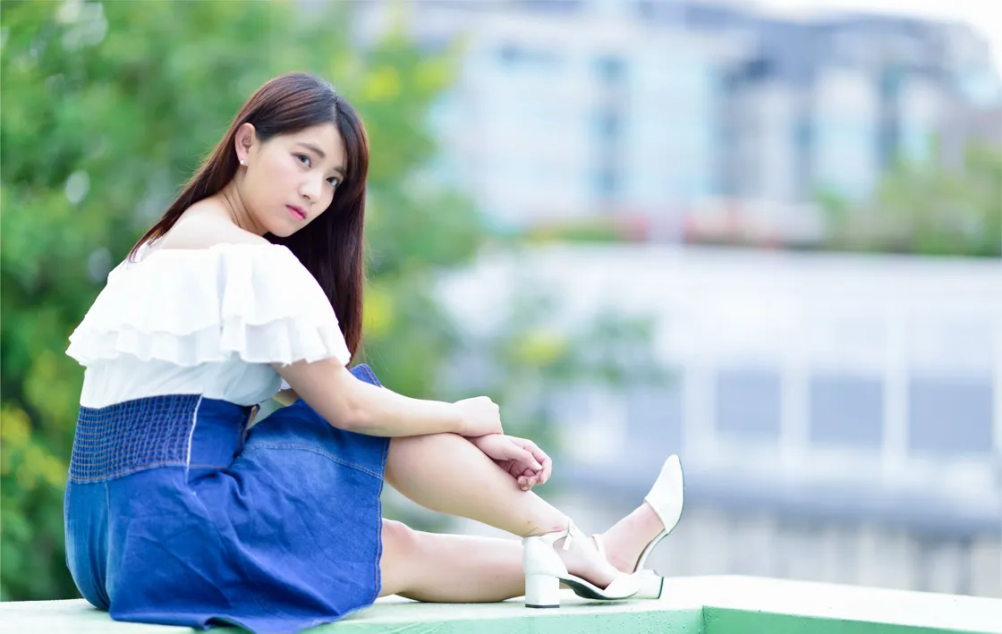 [街拍丝足] NO.168 姍姍 牛仔短裙涼高美腿[35P]-PicJJ