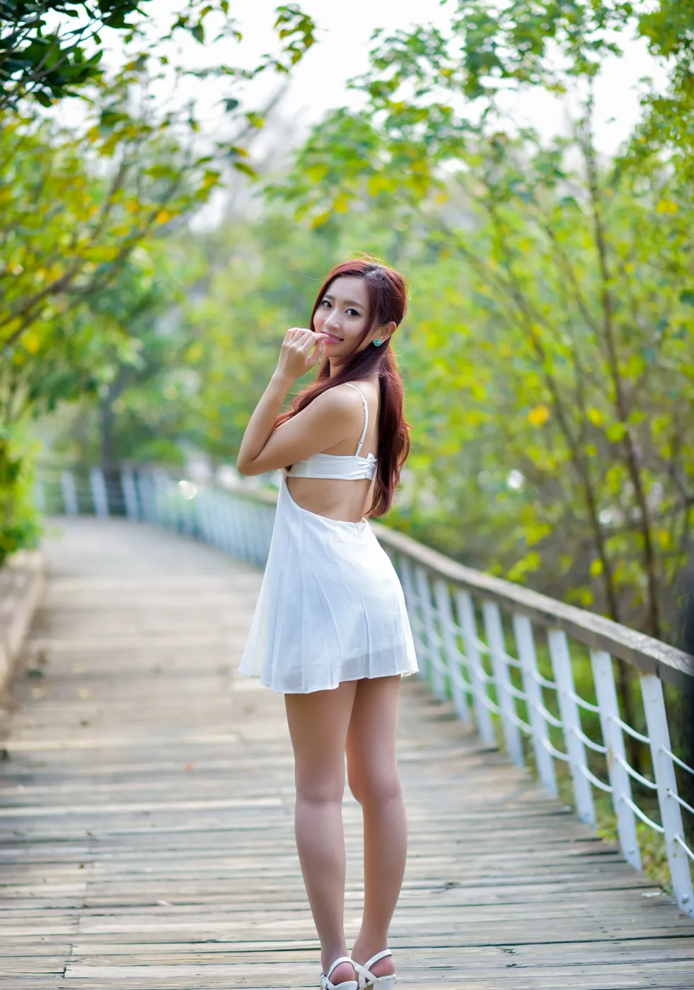 [街拍丝足] NO.175 名婷 露背吊带连衣短裙丝袜凉高美腿 #街拍丝足、美足#[67P]-031