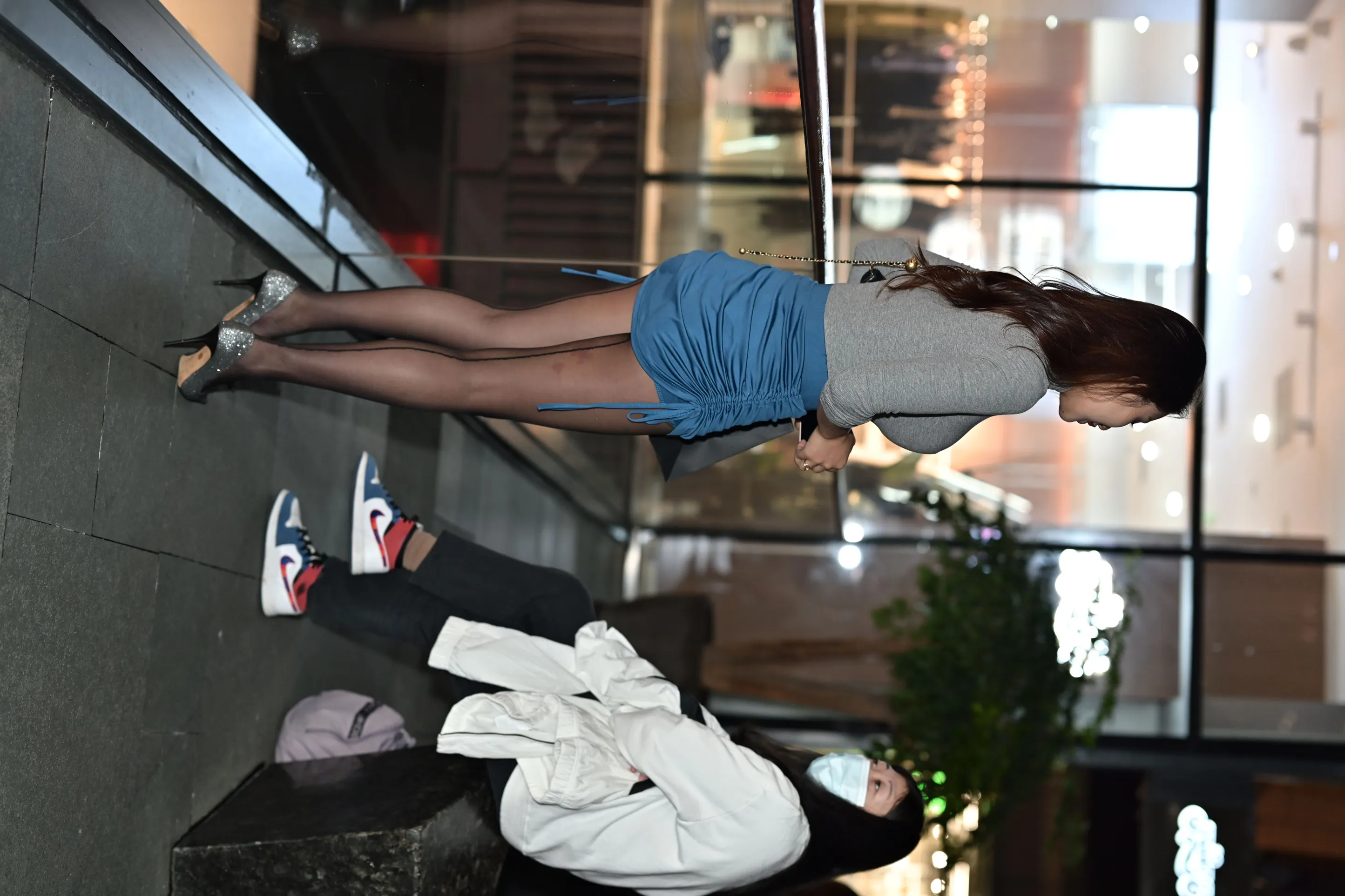 [街拍丝足] NO.157 蓝色包臀裙黑丝美女 #街拍丝足、美足#[181P]-040