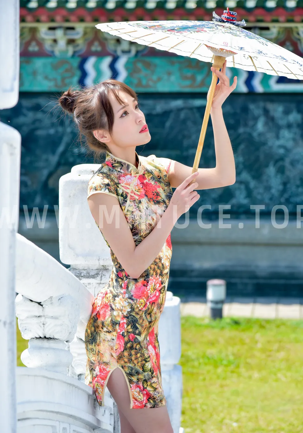 [街拍丝足] NO.189 繆婉瑜 碎花短旗袍高跟美腿#街拍丝足、美足#[68P]-025
