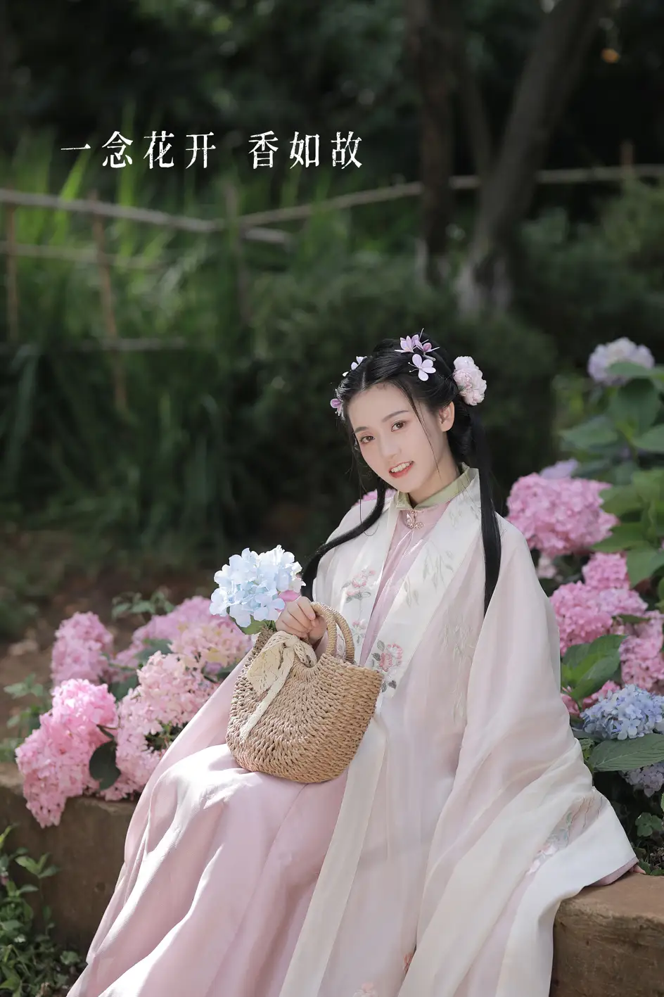 [艺图语] 2022.07.20 Vol.1535 – 一念花开，香如故 Dear-郑同学[38P]-PicJJ