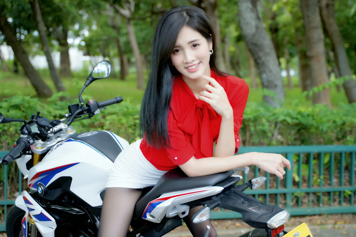 [街拍丝足] NO.143 张筠 短裙黑丝高跟美腿 #街拍丝足、美足#[23P]-010