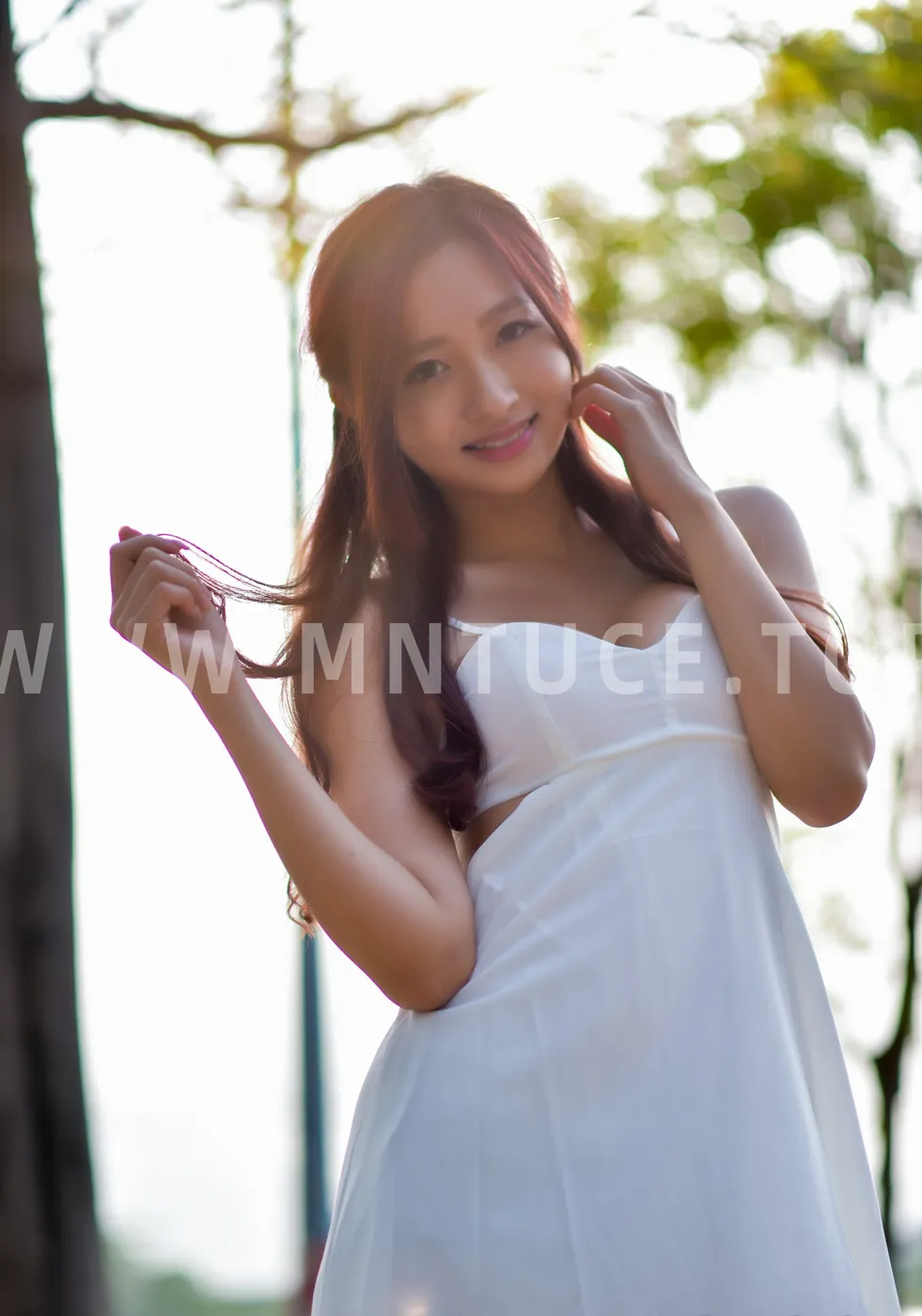 [街拍丝足] NO.175 名婷 露背吊带连衣短裙丝袜凉高美腿 #街拍丝足、美足#[67P]-050