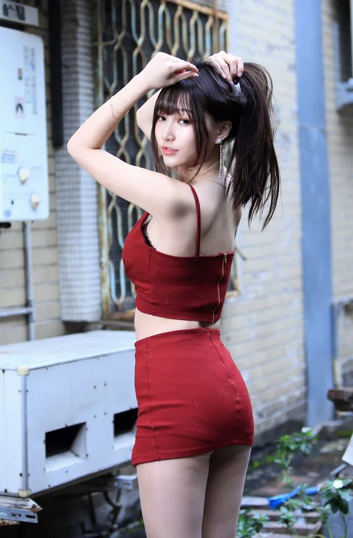 [街拍丝足] NO.100 张雅筑 紧身短裙丝袜高跟美腿 #街拍丝足、美足#[64P]-040