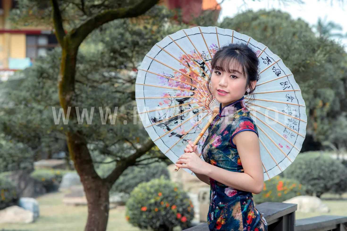 [街拍丝足] NO.194 余宸 短旗袍高跟美腿#街拍丝足、美足#[131P]-025