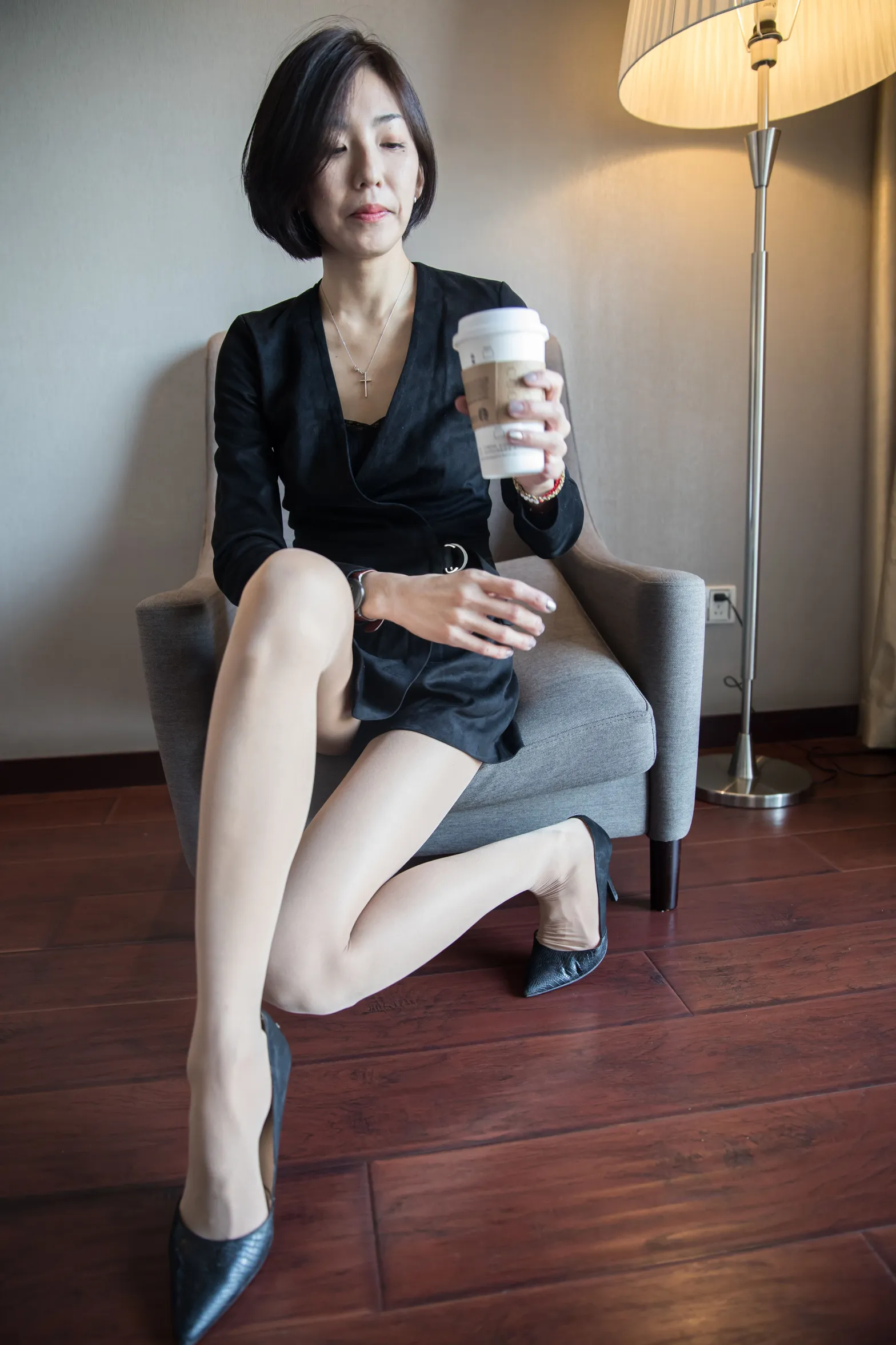 [街拍丝足] NO.120 酒店骨感美女肉丝高跟 #街拍丝足、美足#[88P]-065