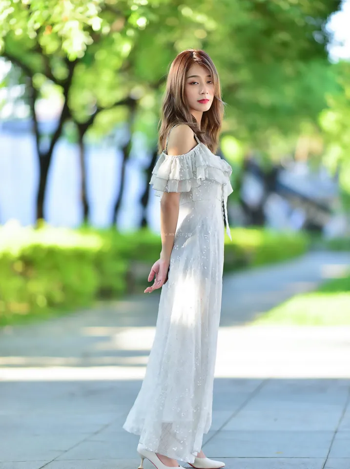 [街拍丝足] NO.200 vivi曹媛媛 吊带高衩长裙高跟美腿 #街拍丝足、美足#[113P]-075