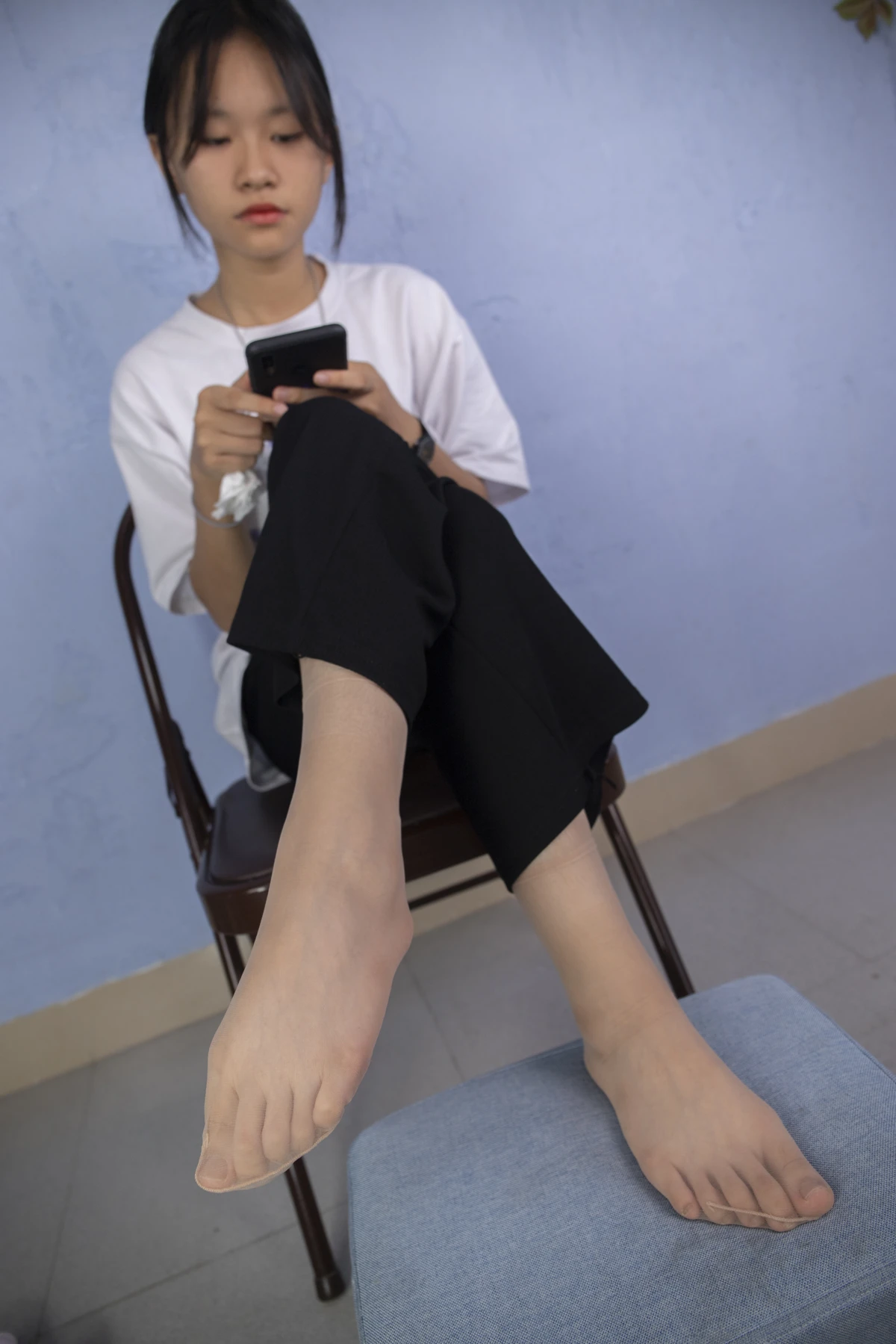 [南国足艺] NO.012 琪琪性感肉丝诱惑，脚趾在丝袜的包裹下扭动#南国足艺#[108P]-097