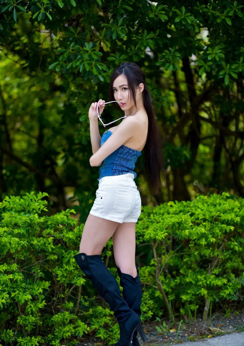 [街拍丝足] NO.181 妍希 露肩短裤长靴美腿 #街拍丝足、美足#[71P]-009