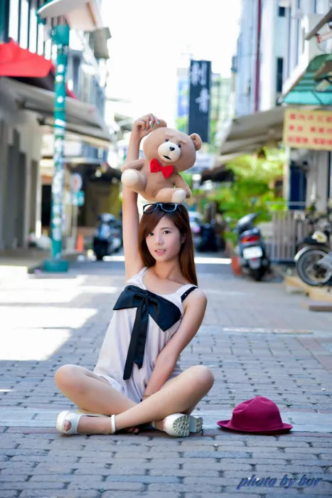 [街拍丝足] NO.061  方唯真 牛仔短裤 丝袜高跟美腿外拍 #街拍丝足、美足#[73P]-043