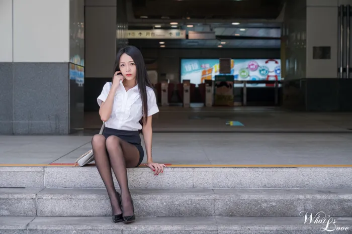[街拍丝足] NO.218 施绍婷 OL 丝袜高跟美腿外拍 #街拍丝足、美足#[24P]-014