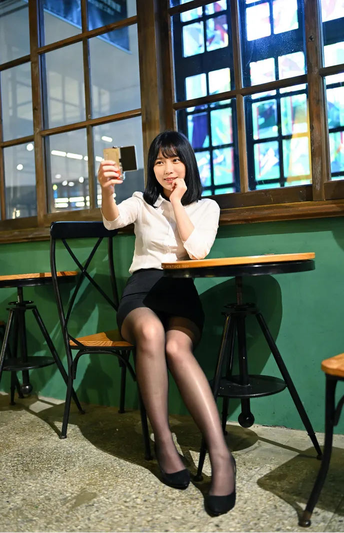 [街拍丝足] NO.147 塔塔酱 OL黑丝美腿 #街拍丝足、美足#[53P]-050