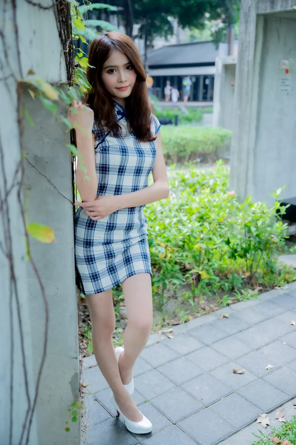 [街拍丝足] NO.205 何佳欣 格子短旗袍丝袜高跟美腿  #街拍丝足、美足#[84P]-027
