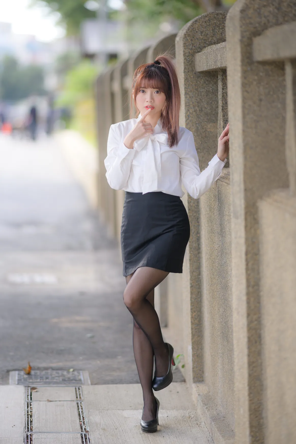 [街拍丝足] NO.237 OL黑丝制服高跟[296P]-PicJJ