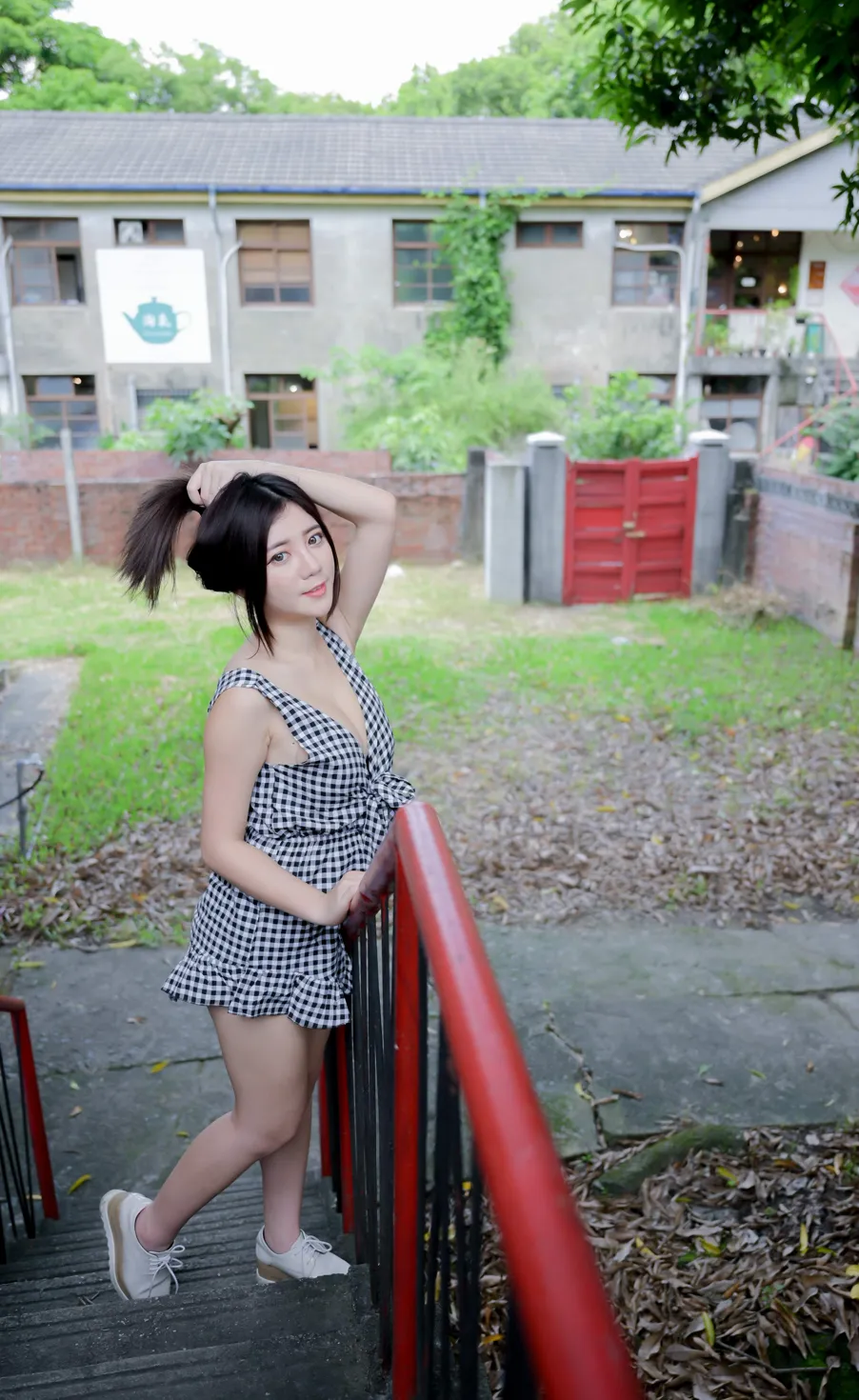[街拍丝足] NO.214 乐乐 休闲布鞋美腿  #街拍丝足、美足#[95P]-081