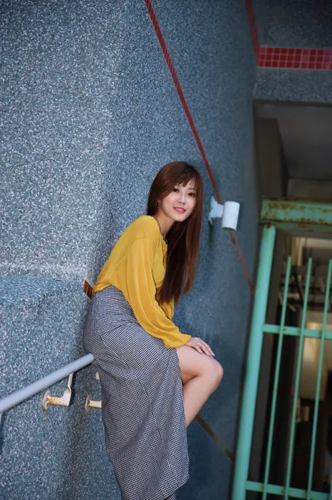 [街拍丝足] NO.053  凯蒂 裙摆摇 高跟美腿旅拍 #街拍丝足、美足#[50P]-016