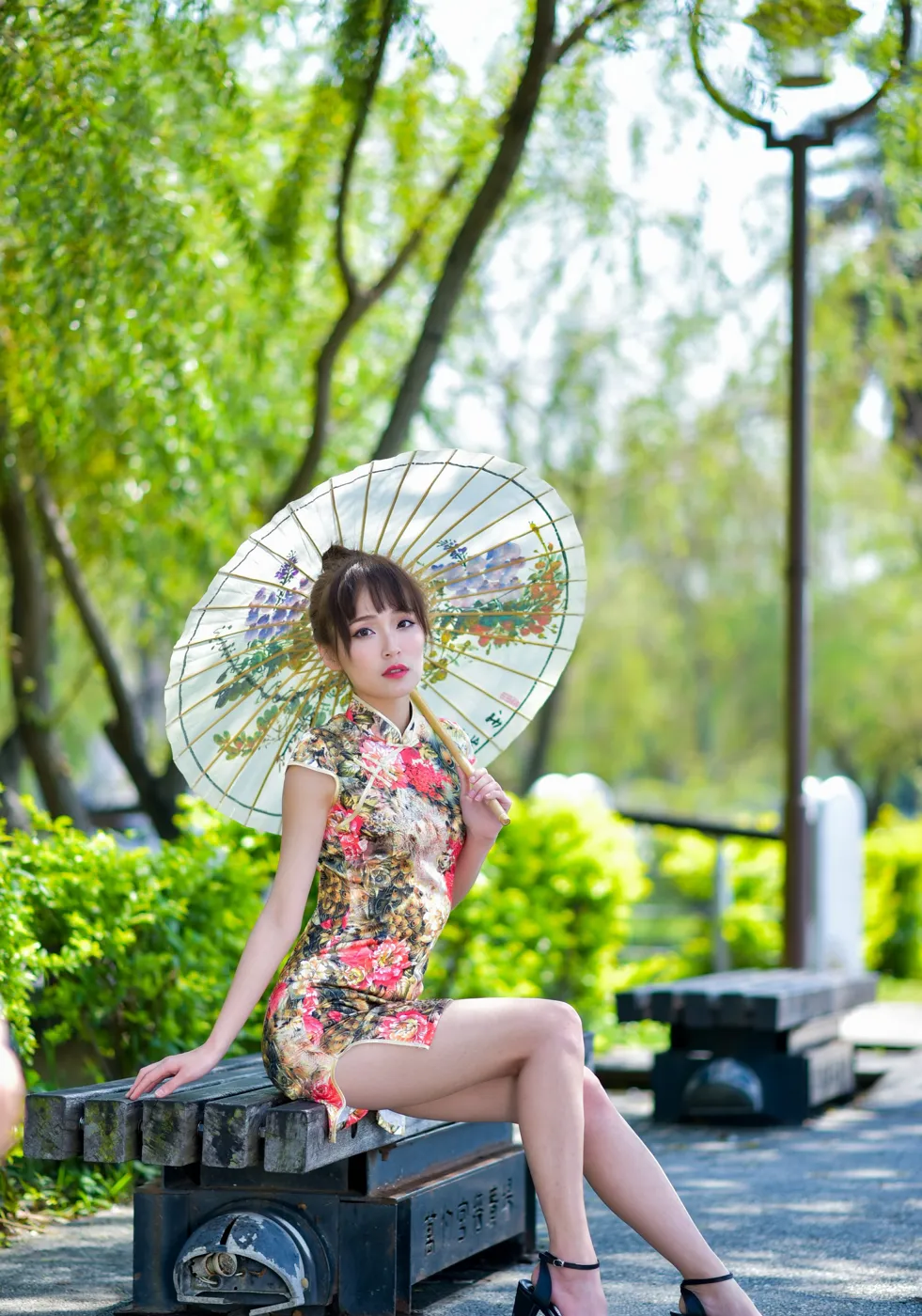 [街拍丝足] NO.189 繆婉瑜 碎花短旗袍高跟美腿#街拍丝足、美足#[68P]-034