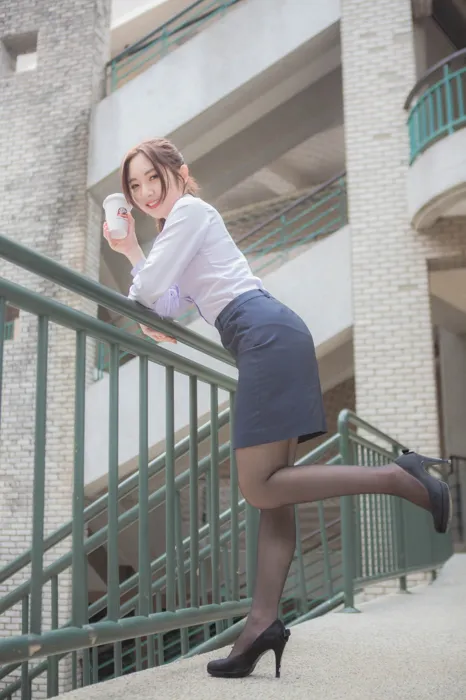 [街拍丝足] NO.164 林华 OL制服 高跟美腿外 #街拍丝足、美足#[42P]-009