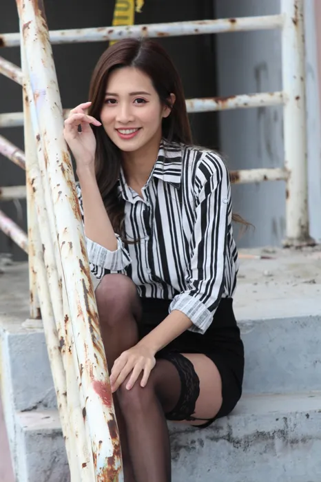 [街拍丝足] NO.025 长腿美模 张筱 性感黑丝外拍 #街拍丝足、美足#[93P]-054