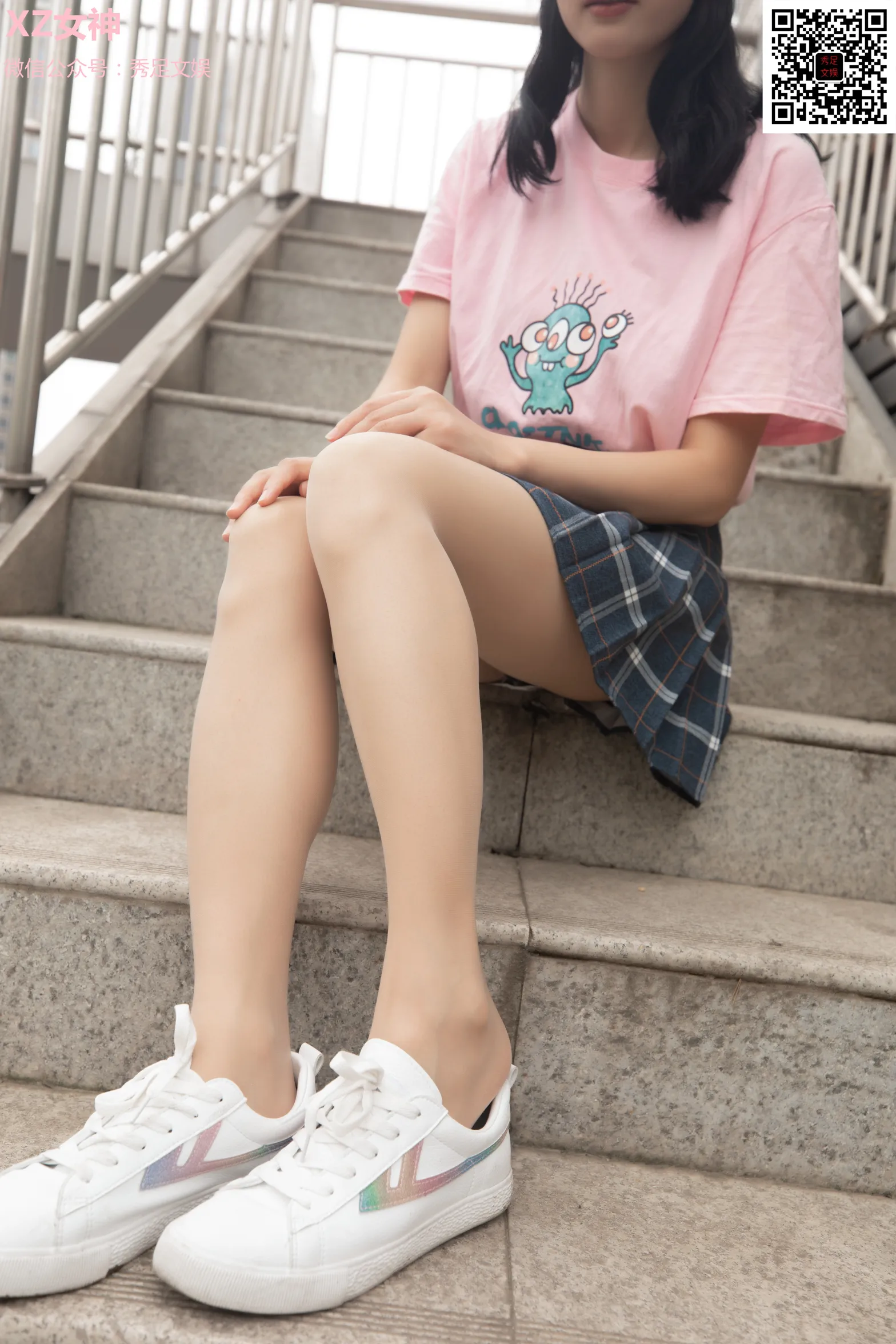 [街拍丝足] NO.006 青春无敌的百褶裙少女 #街拍丝足、美足#[60P]-034