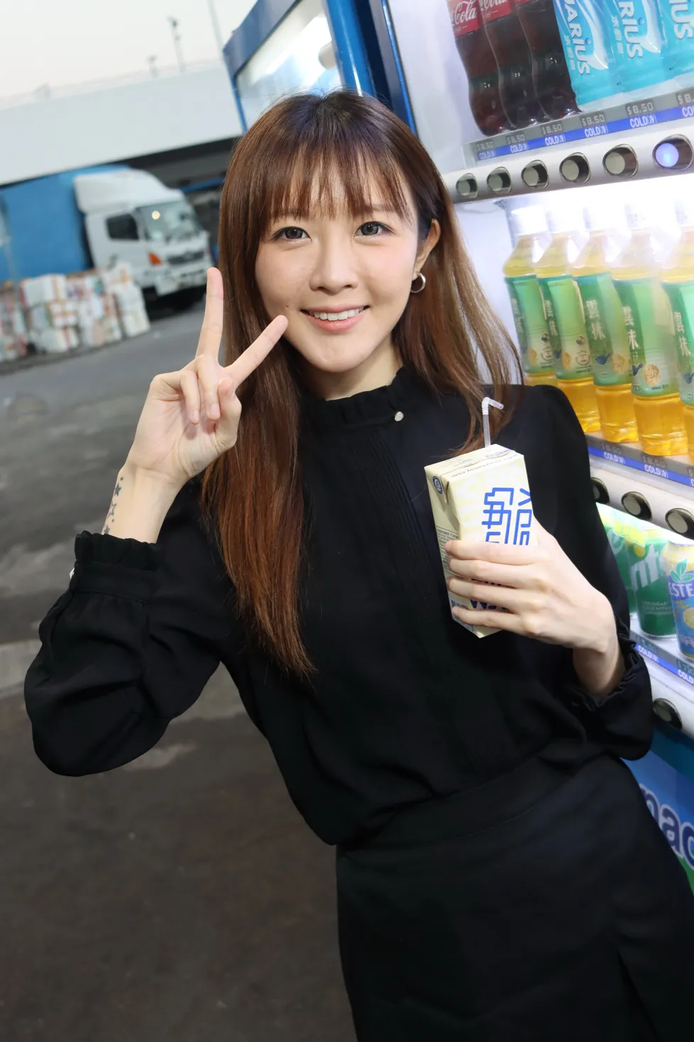 [街拍丝足] NO.161 Kiki 短裙丝袜美腿 #街拍丝足、美足#[95P]-082