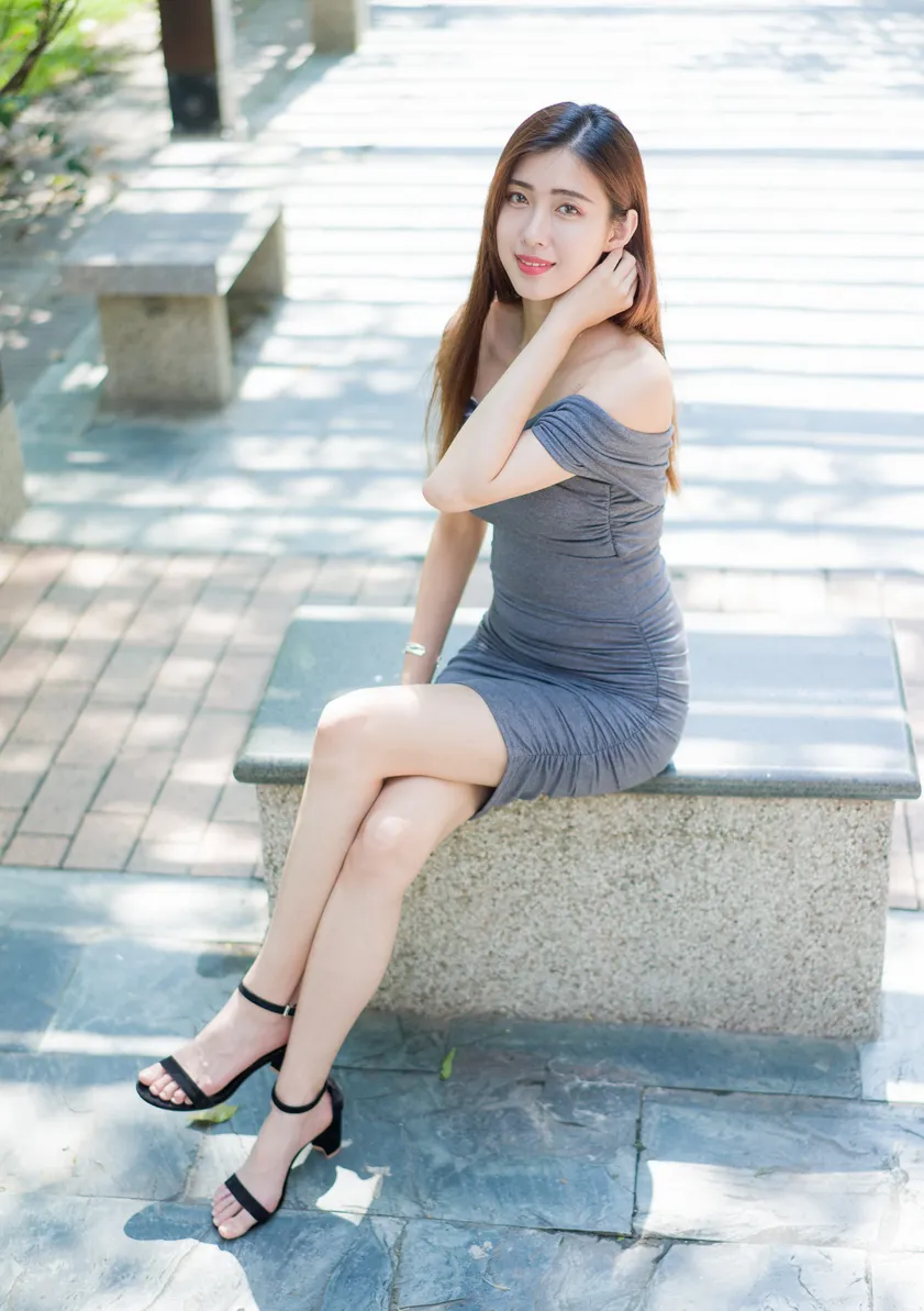 [街拍丝足] NO.207 金允乔 露肩连衣短裙涼高美腿  #街拍丝足、美足#[54P]-020