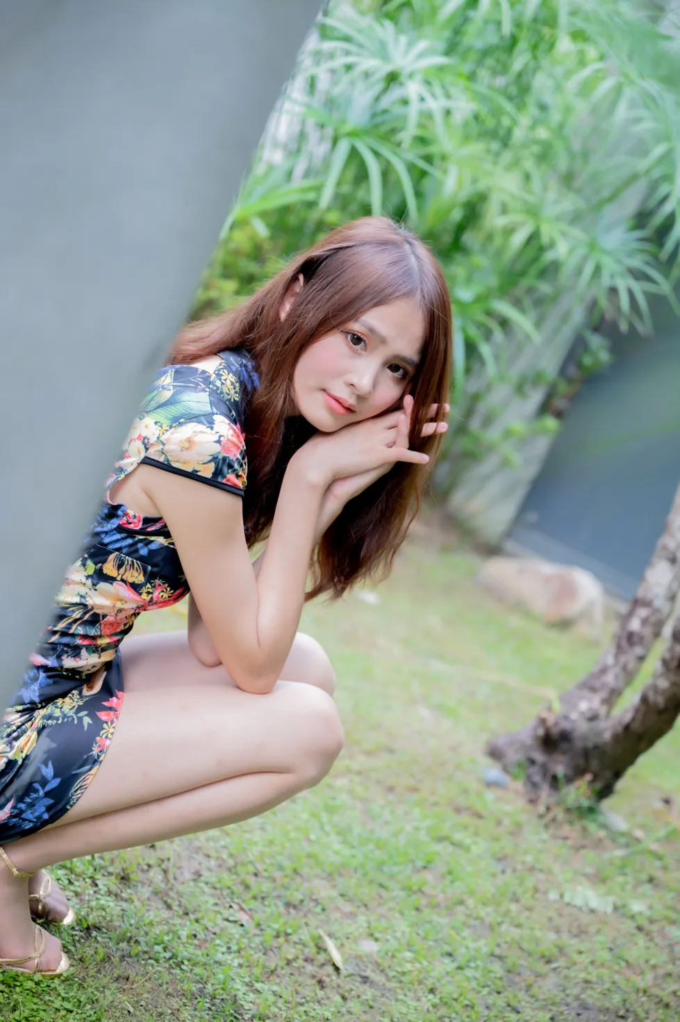 [街拍丝足] NO.202 何佳欣 黑花短旗袍丝袜高跟美腿 #街拍丝足、美足#[97P]-062