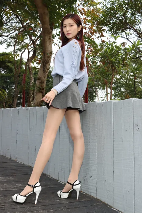 [街拍丝足] NO.011 Rita Li 性感造型外拍 #街拍丝足、美足#[75P]-029