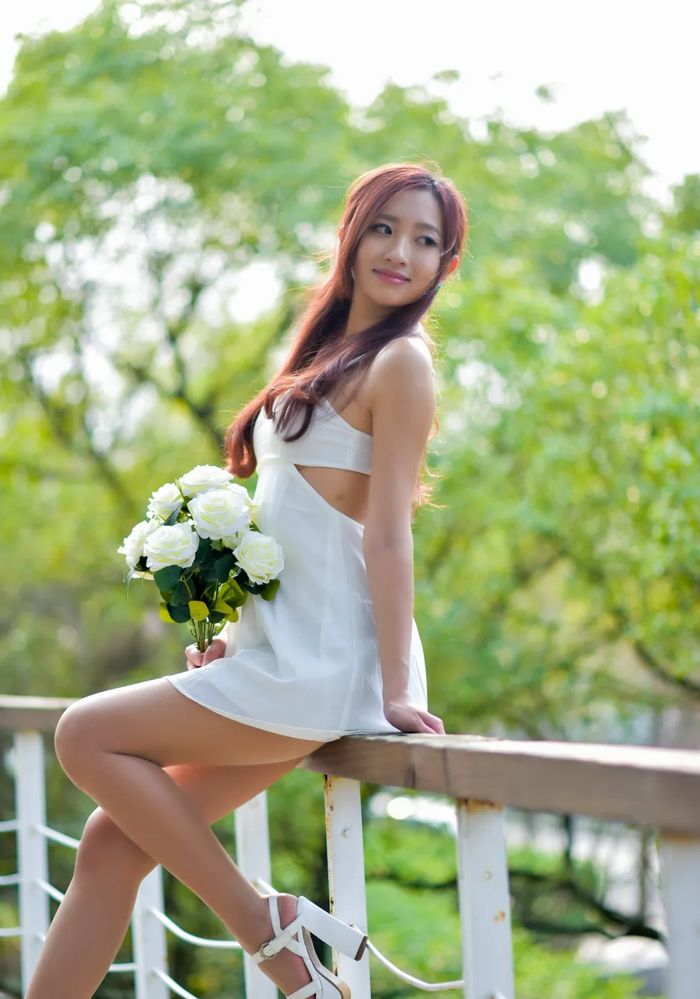 [街拍丝足] NO.175 名婷 露背吊带连衣短裙丝袜凉高美腿 #街拍丝足、美足#[67P]-011