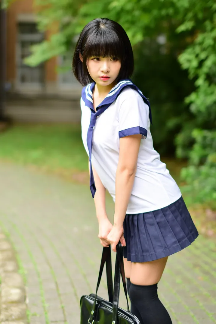 [街拍丝足] NO.171 海琳 学生制服 #街拍丝足、美足#[73P]-031