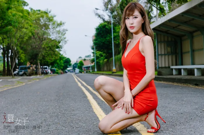 [街拍丝足] NO.047 艾比 紅連衣短裙 高跟美腿外拍 #街拍丝足、美足#[115P]-069