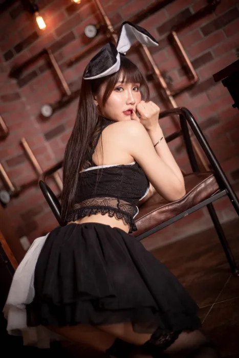 [街拍丝足] NO.079  乔乔儿 兔女郎 高跟美腿外拍 #街拍丝足、美足#[48P]-028