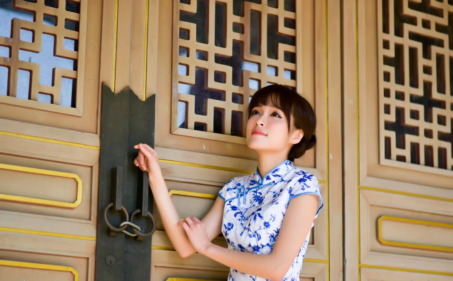 [街拍丝足] NO.189 繆婉瑜 碎花短旗袍高跟美腿#街拍丝足、美足#[68P]-044
