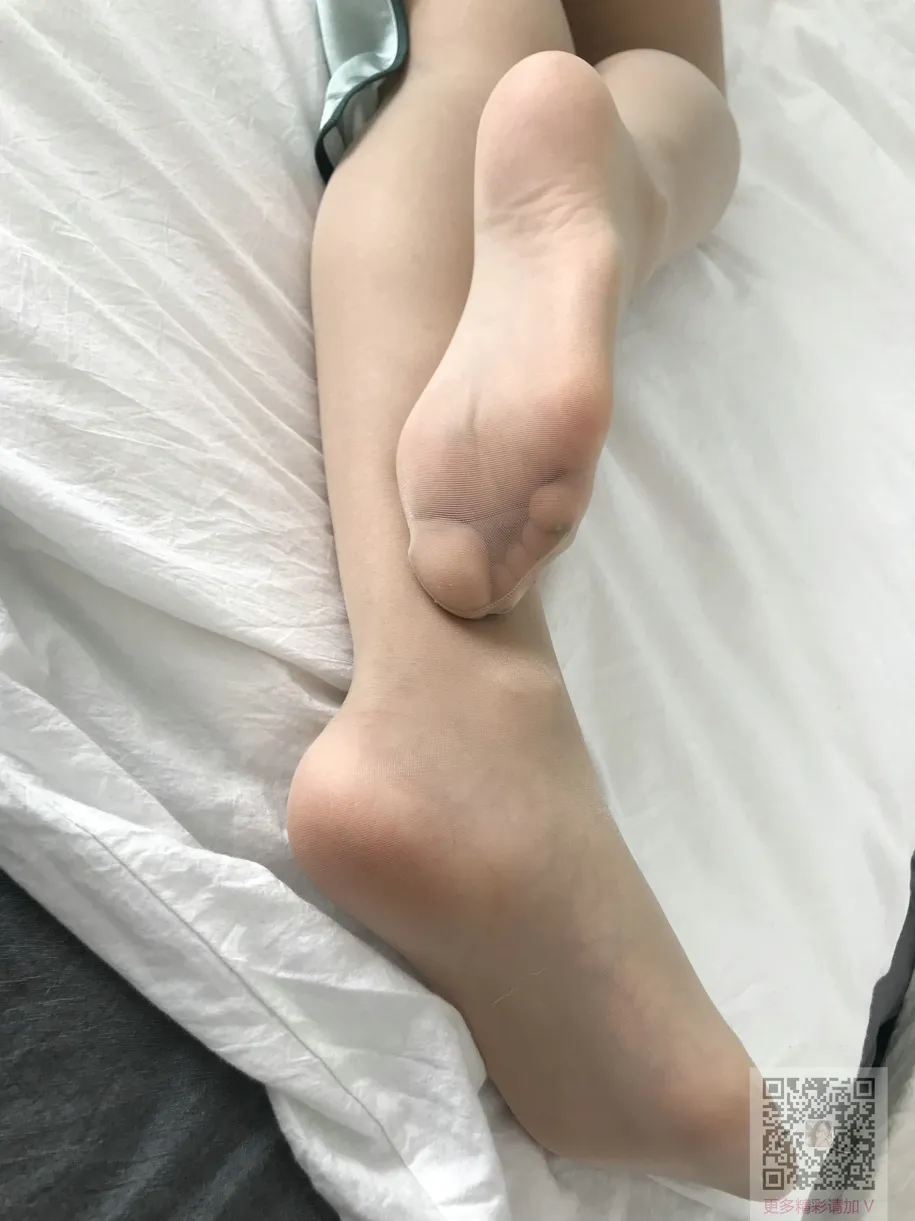 [街拍丝足] NO.115 Nia乔乔学姐居家性感旗袍肉丝 #街拍丝足、美足#[64P]-019