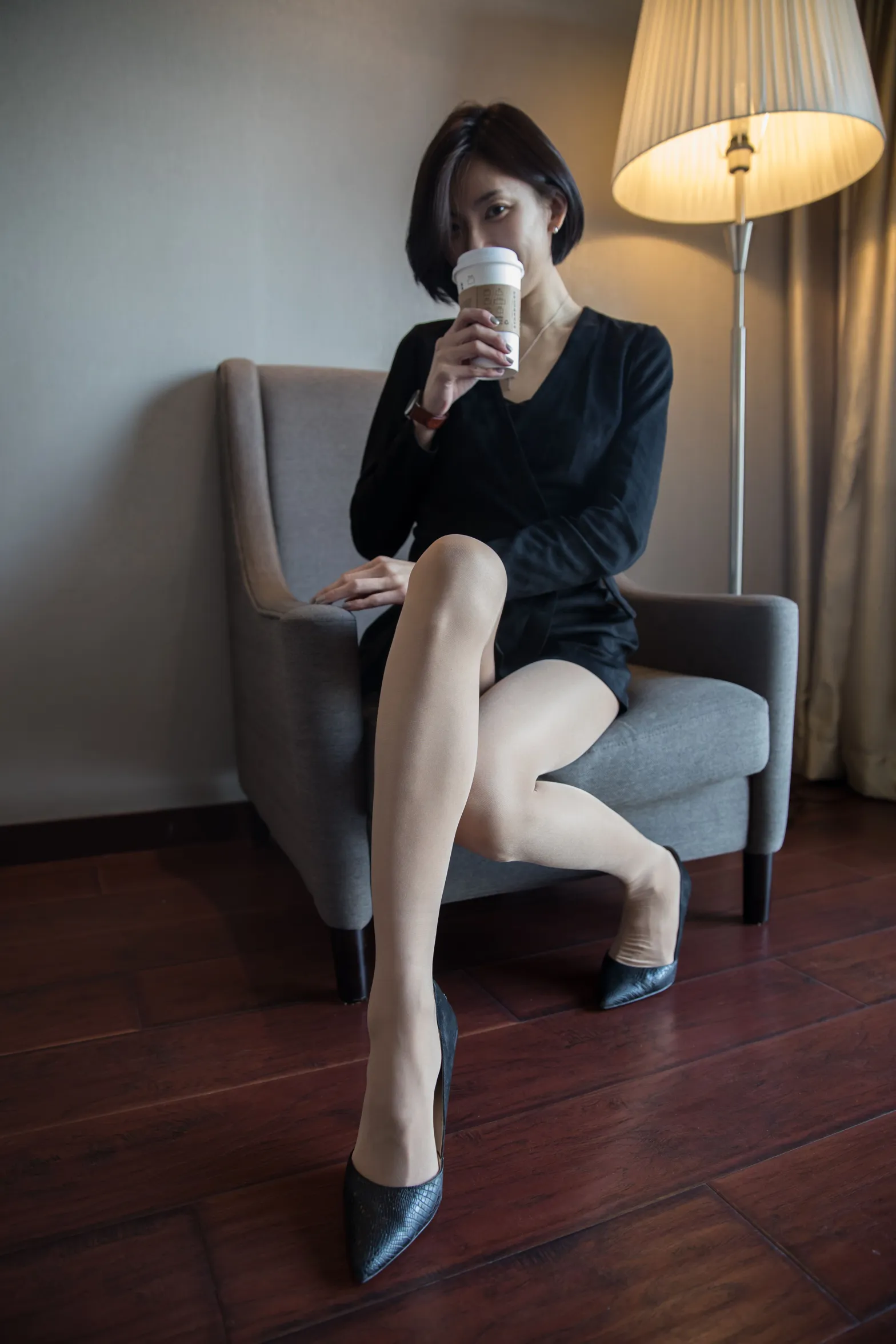 [街拍丝足] NO.120 酒店骨感美女肉丝高跟 #街拍丝足、美足#[88P]-041