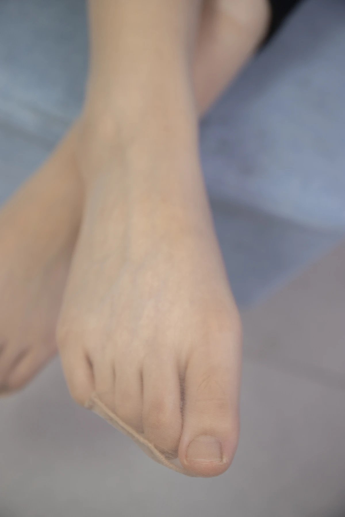 [南国足艺] NO.012 琪琪性感肉丝诱惑，脚趾在丝袜的包裹下扭动#南国足艺#[108P]-064