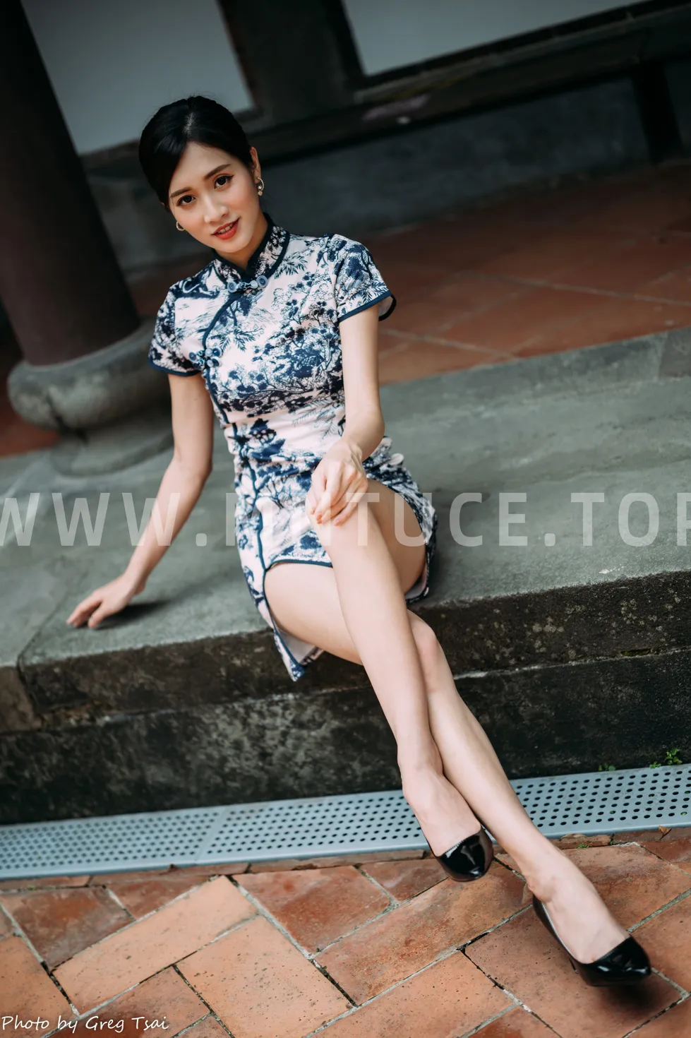 [街拍丝足] NO.151 张筠 短旗袍丝袜高跟美腿 #街拍丝足、美足#[54P]-050