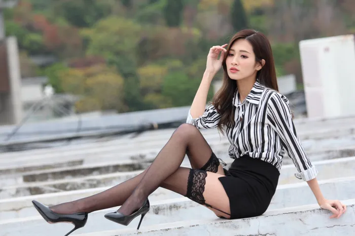[街拍丝足] NO.025 长腿美模 张筱 性感黑丝外拍 #街拍丝足、美足#[93P]-059