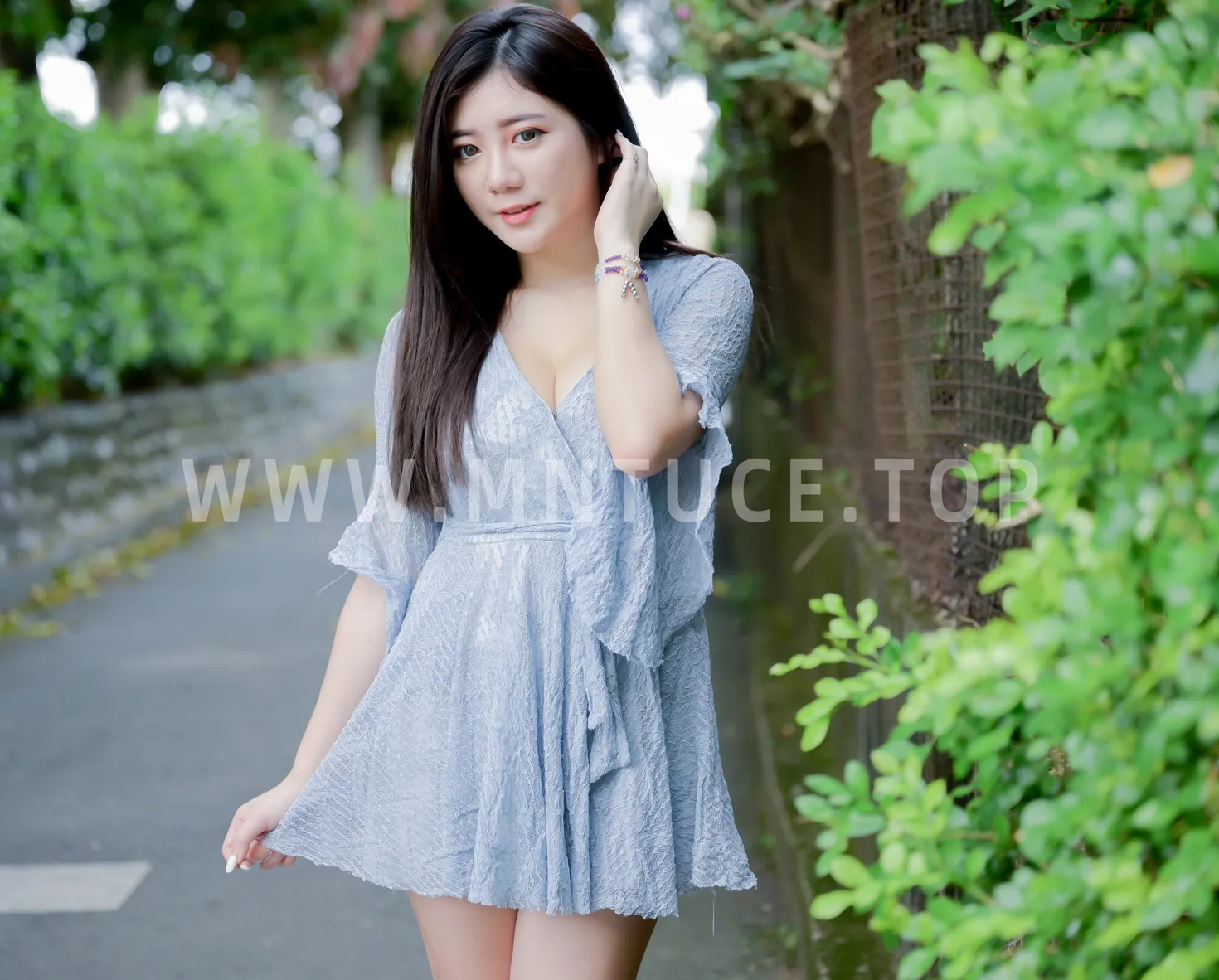 [街拍丝足] NO.211 乐乐 连衣裙凉高美腿 #街拍丝足、美足#[71P]-050