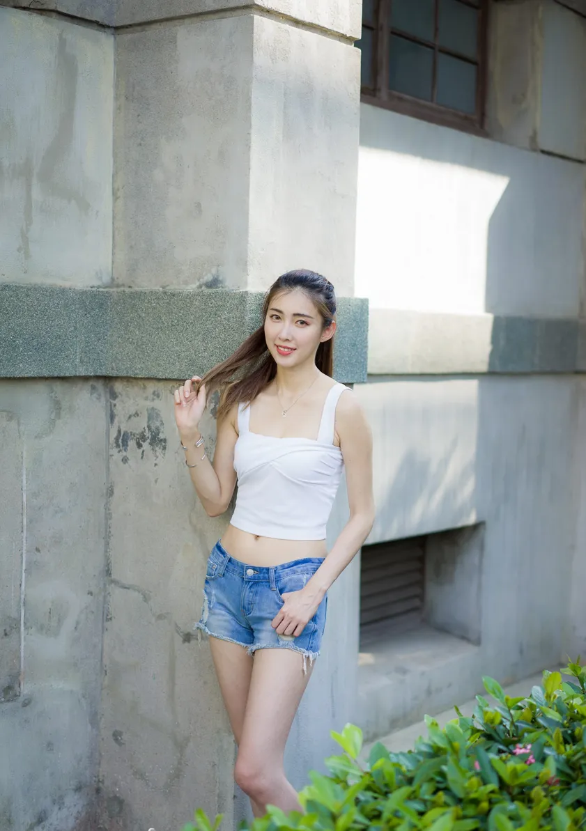 [街拍丝足] NO.186 金允乔 露肚牛仔短裤凉高美腿 #街拍丝足、美足#[47P]-032