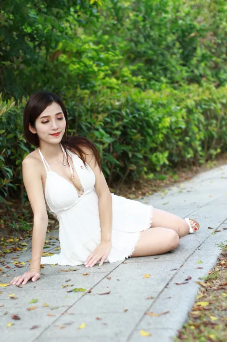 [街拍丝足] NO.039 Go Go 白色小禮服 高跟美腿外拍 #街拍丝足、美足#[118P]-097
