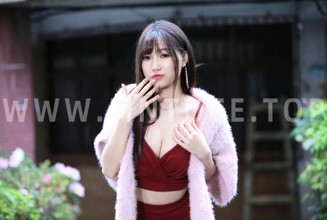 [街拍丝足] NO.100 张雅筑 紧身短裙丝袜高跟美腿 #街拍丝足、美足#[64P]-025
