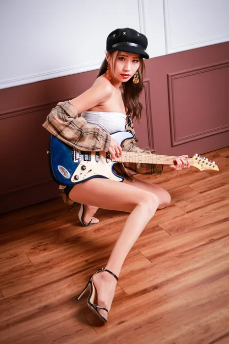 [街拍丝足] NO.095 長腿美模 黃韻霏 短褲 高跟美腿外拍 #街拍丝足、美足#[79P]-054