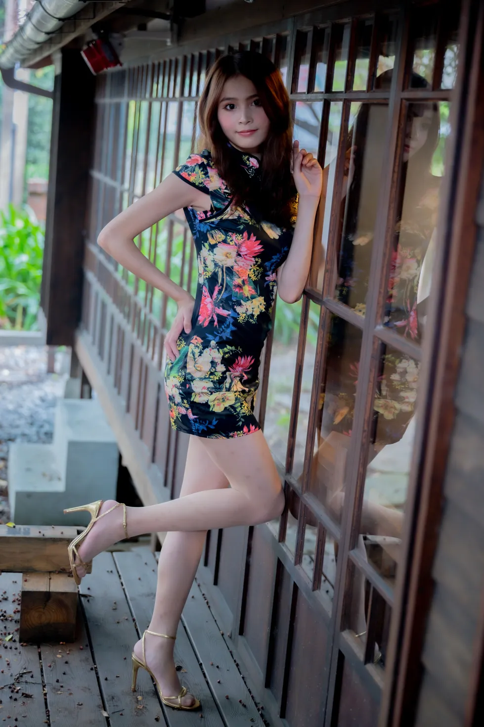 [街拍丝足] NO.202 何佳欣 黑花短旗袍丝袜高跟美腿 #街拍丝足、美足#[97P]-006