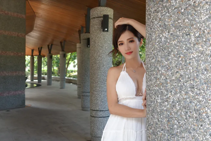 [街拍丝足] NO.039 Go Go 白色小禮服 高跟美腿外拍 #街拍丝足、美足#[118P]-084
