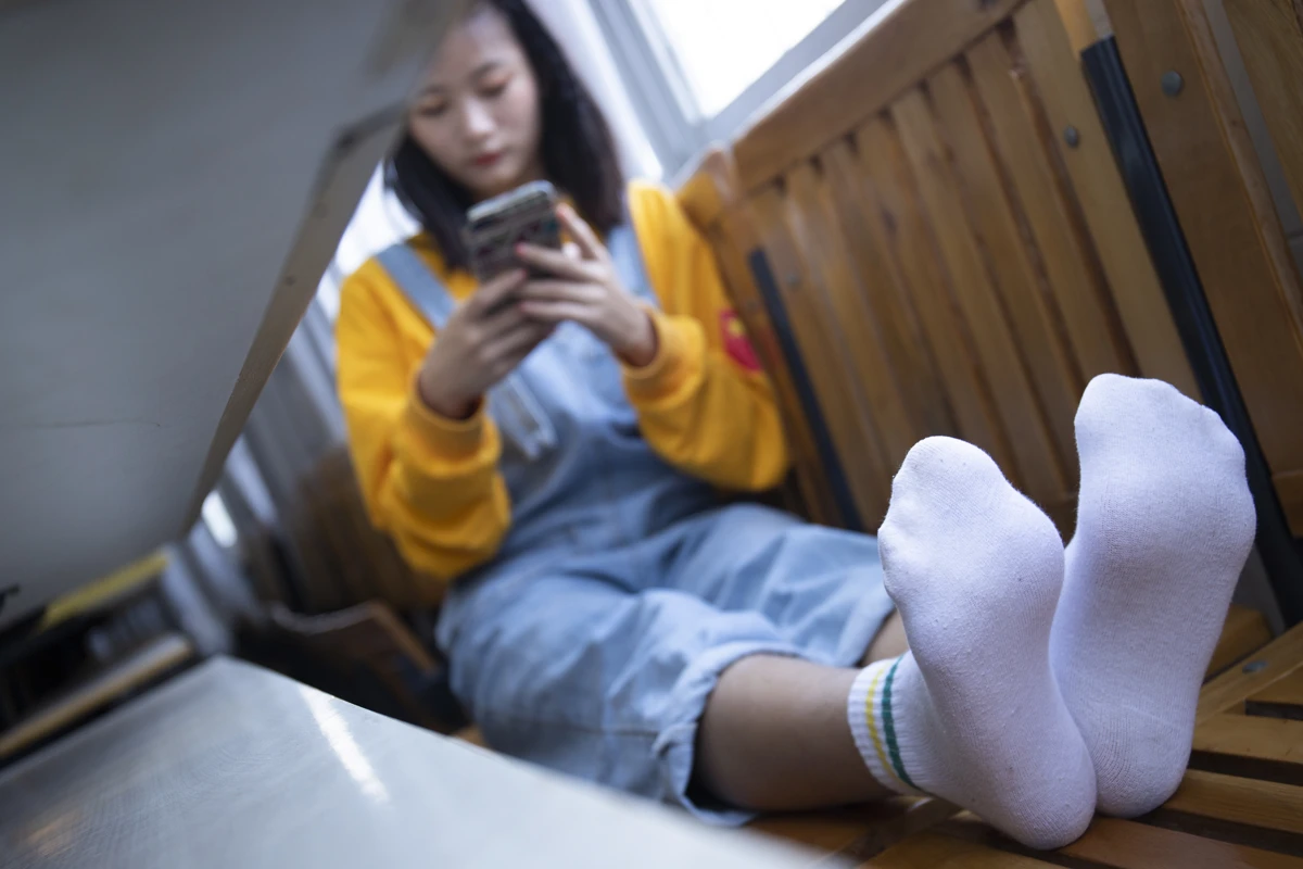 [南国足艺] NO.019 刁钻的角度 四川妹子琳琳教室秀美脚#南国足艺#[121P]-013