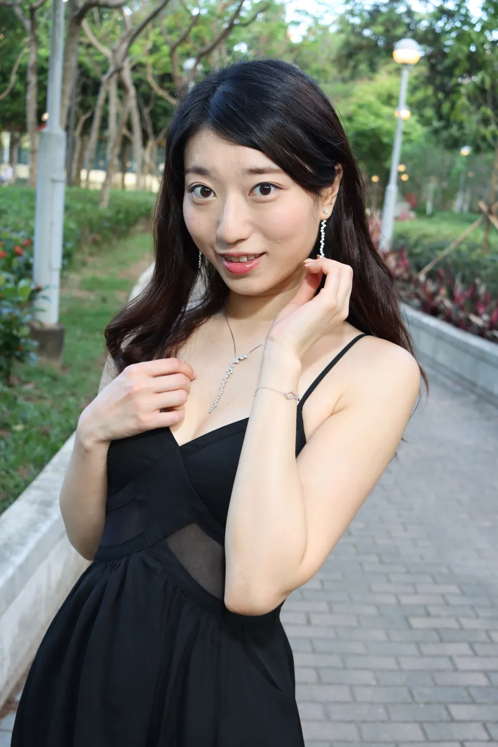 [街拍丝足] NO.106 吴小葵 公园黑色长裙 #街拍丝足、美足#[61P]-020