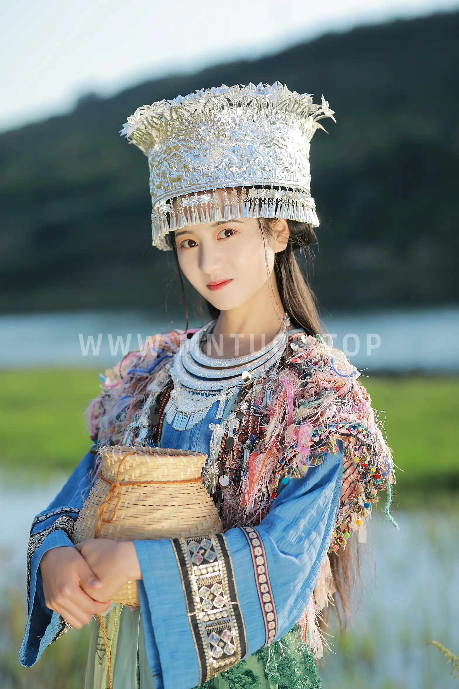 [艺图语] 2022.11.11 Vol.2056-014